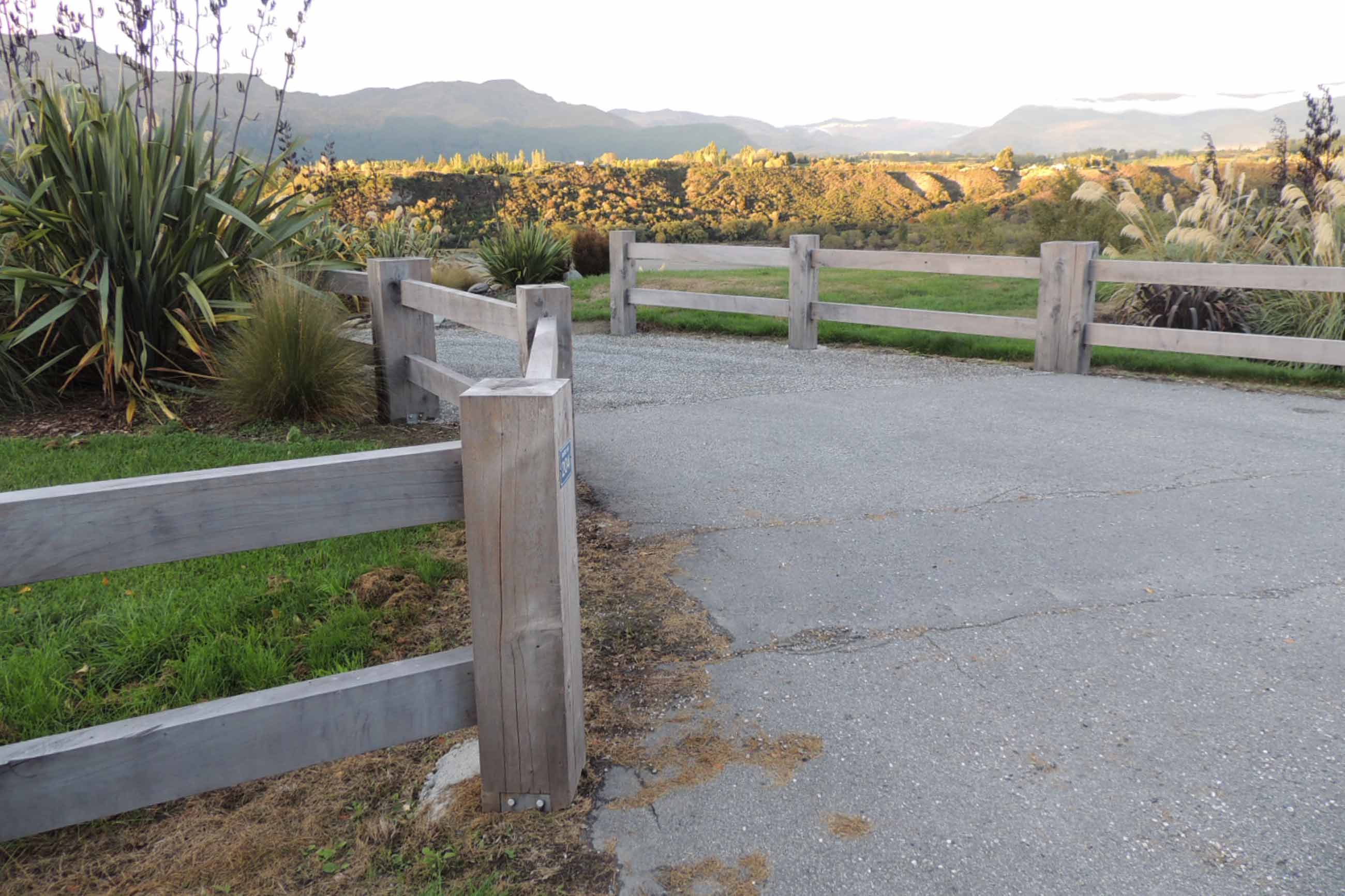 Driveway Protection Timber Timber Fencing Along Driveways - Hillpoint Timber
